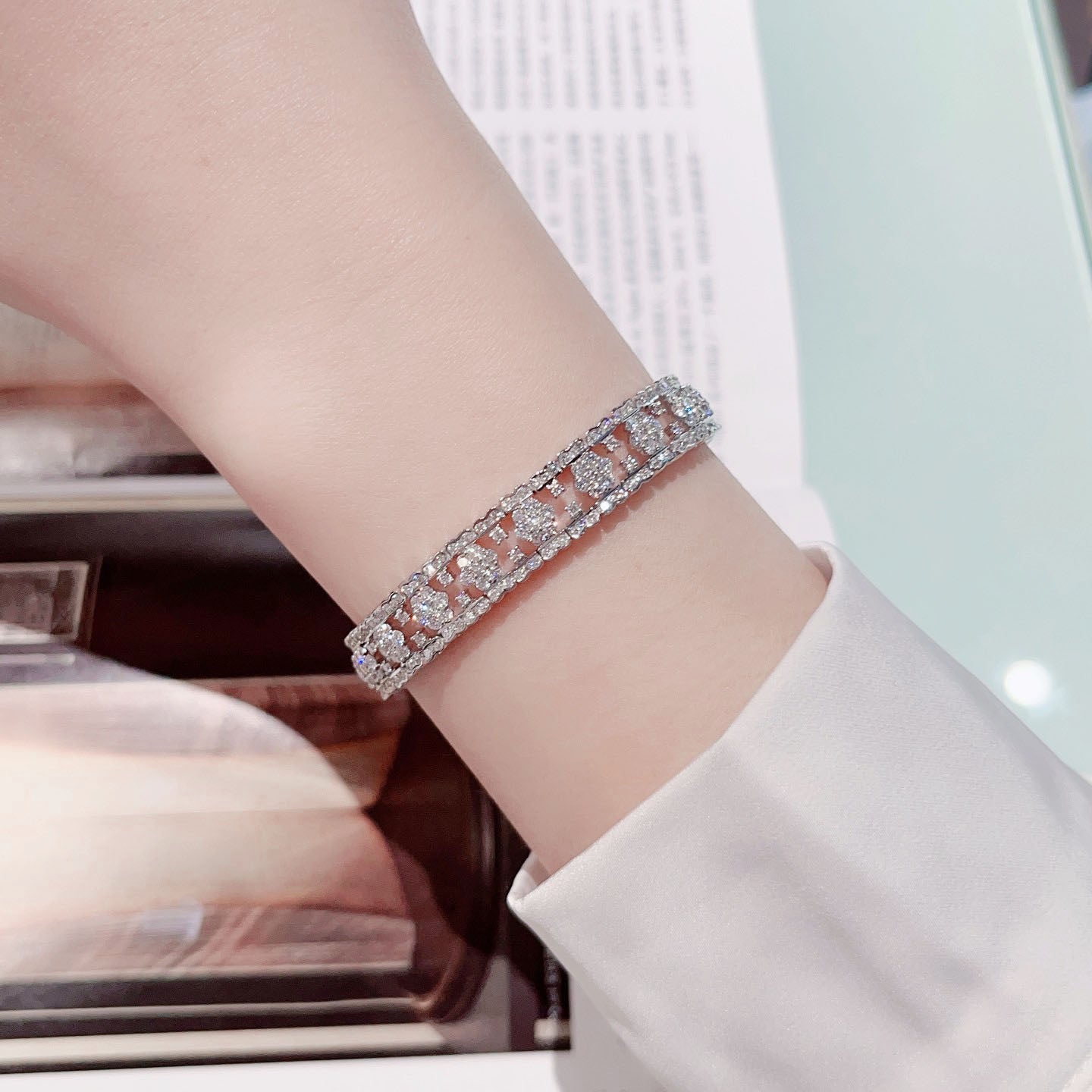 Hollow Out Round Diamond Bracelet