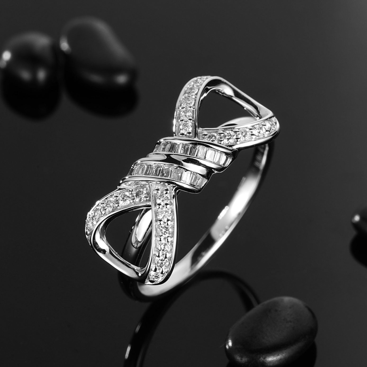 Knot Baguette Diamond Ring