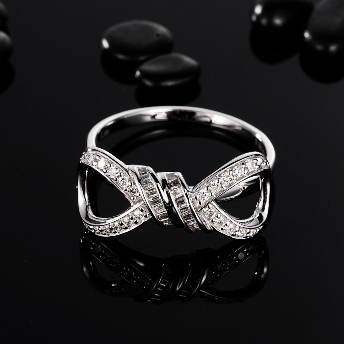 Knot Baguette Diamond Ring