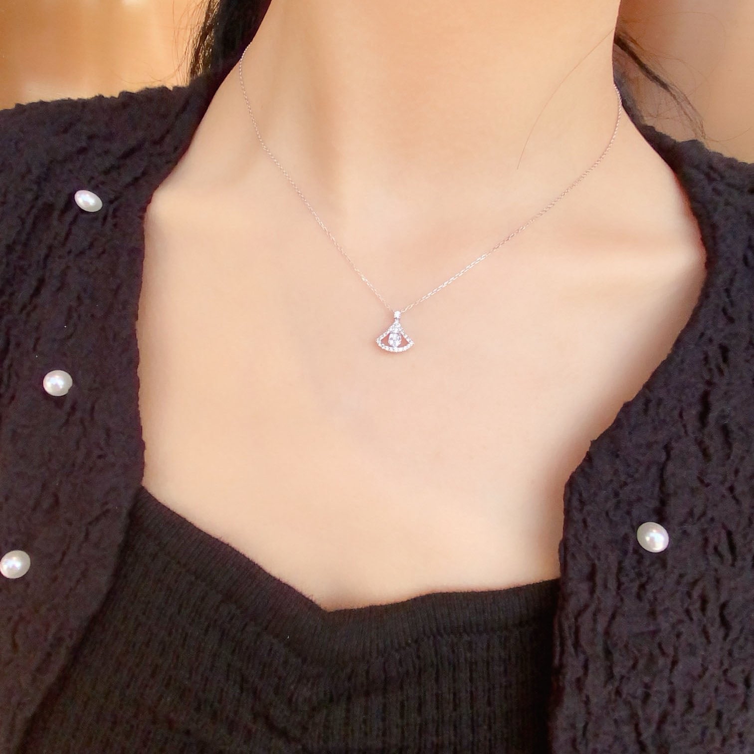 Water Droplets Illusion Diamond Pendant