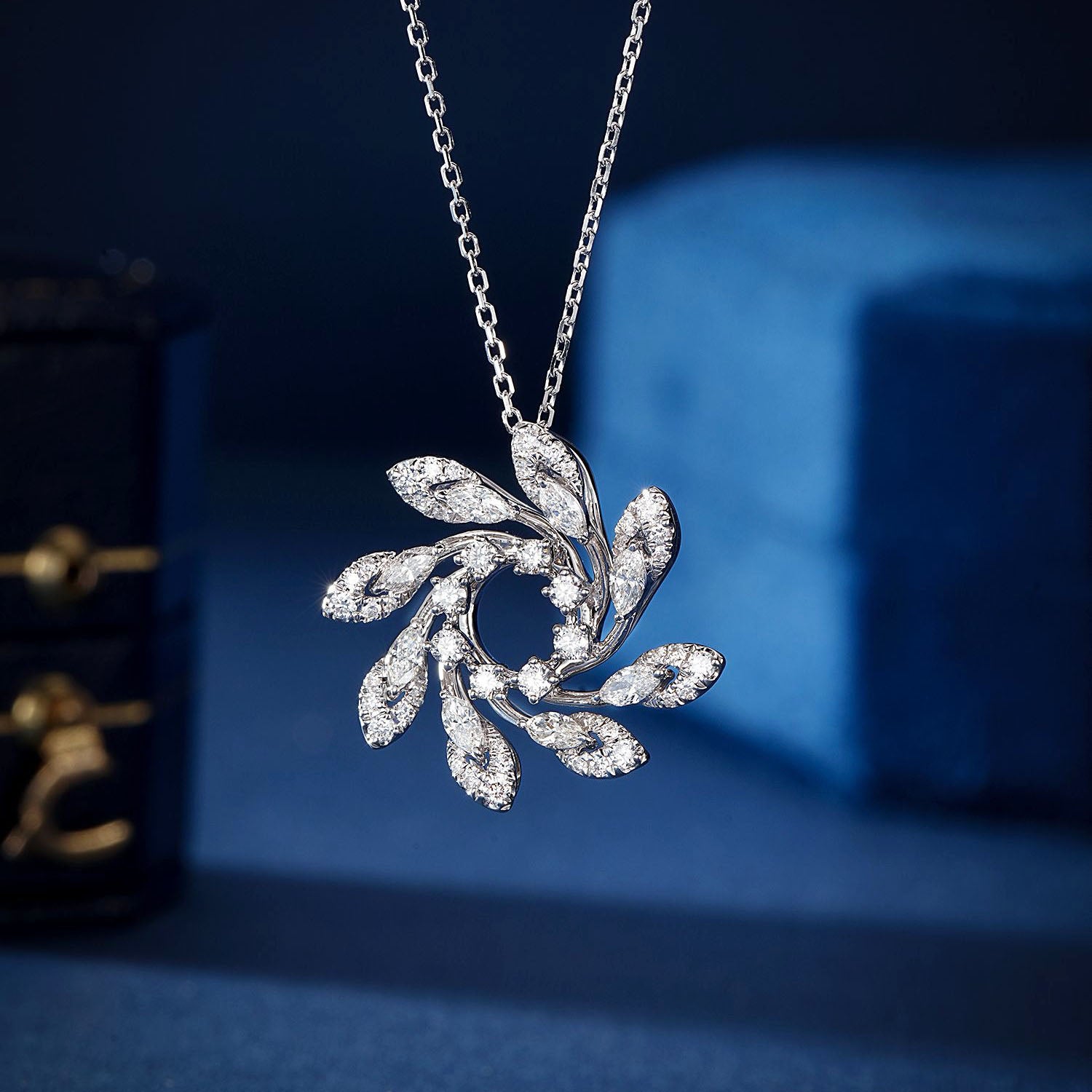 Round Flowers Diamond Pendant