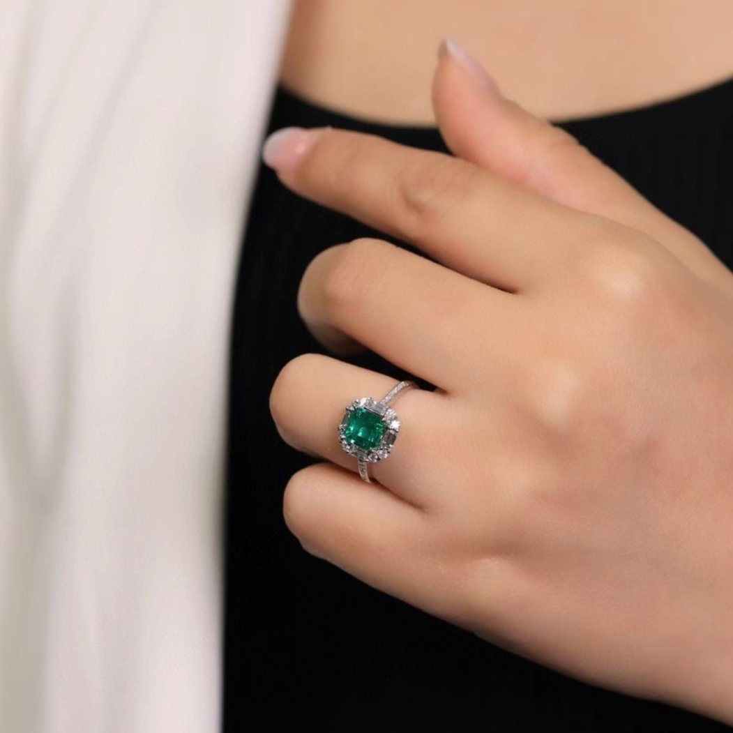 1ct Muzo Emerald Diamond Ring